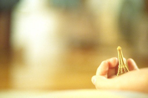 每个人都戴着面具生活 相信你哪怕坚强是假装勇敢的面具