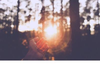 予人玫瑰，手留余香